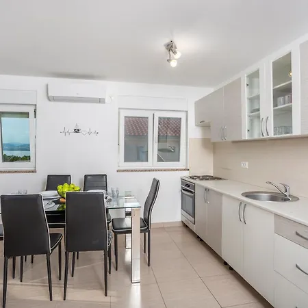 Apartment Sbay