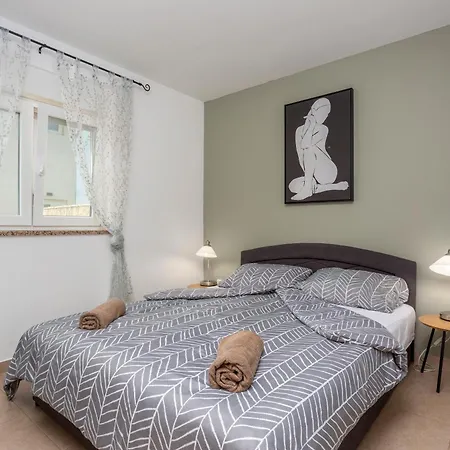 Apartment Sbay