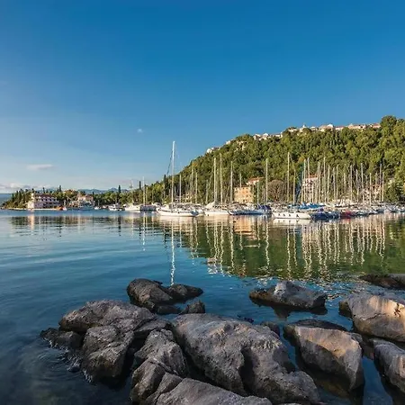 Sbay Apartment Omisalj
